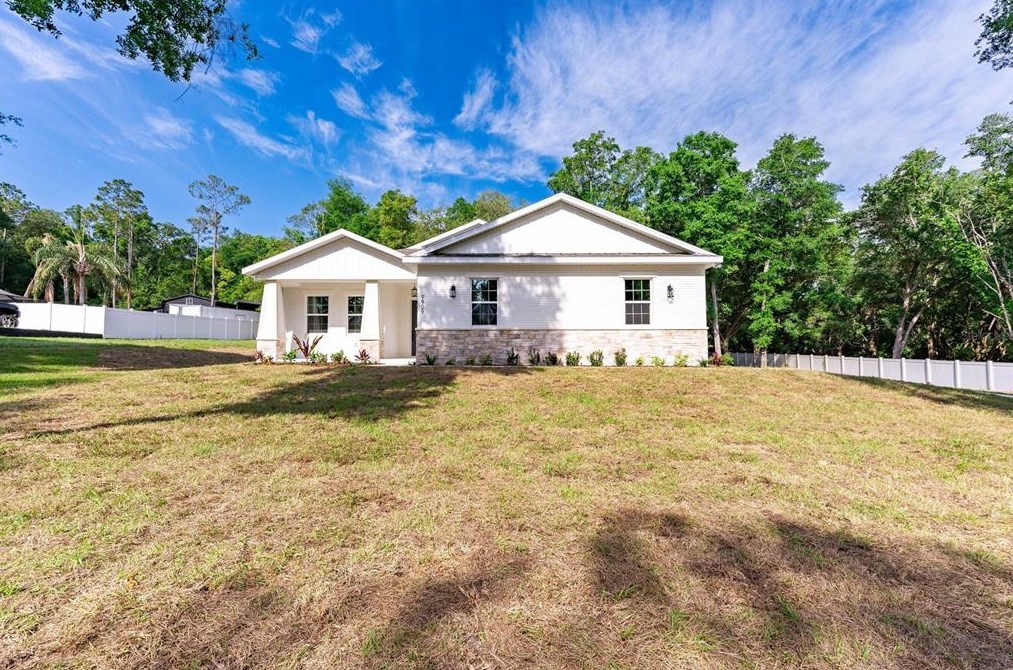 9909 Pine Leaf Ln, Dade City, FL 33525-0016