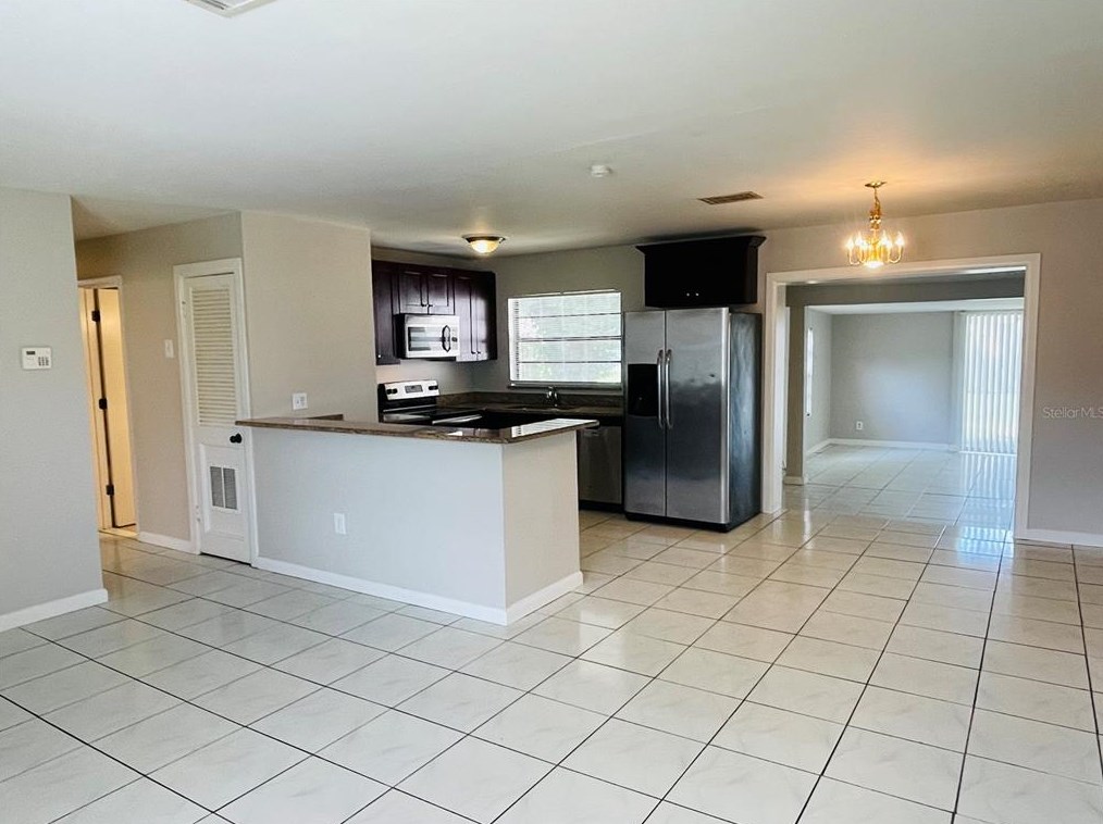 712 Clayton St, Brandon, FL 33511-5420