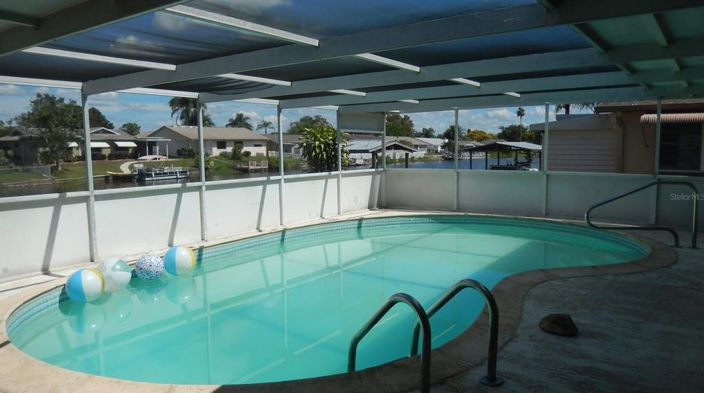 2052 Norfolk Dr, Tarpon Springs, FL 34691-4643