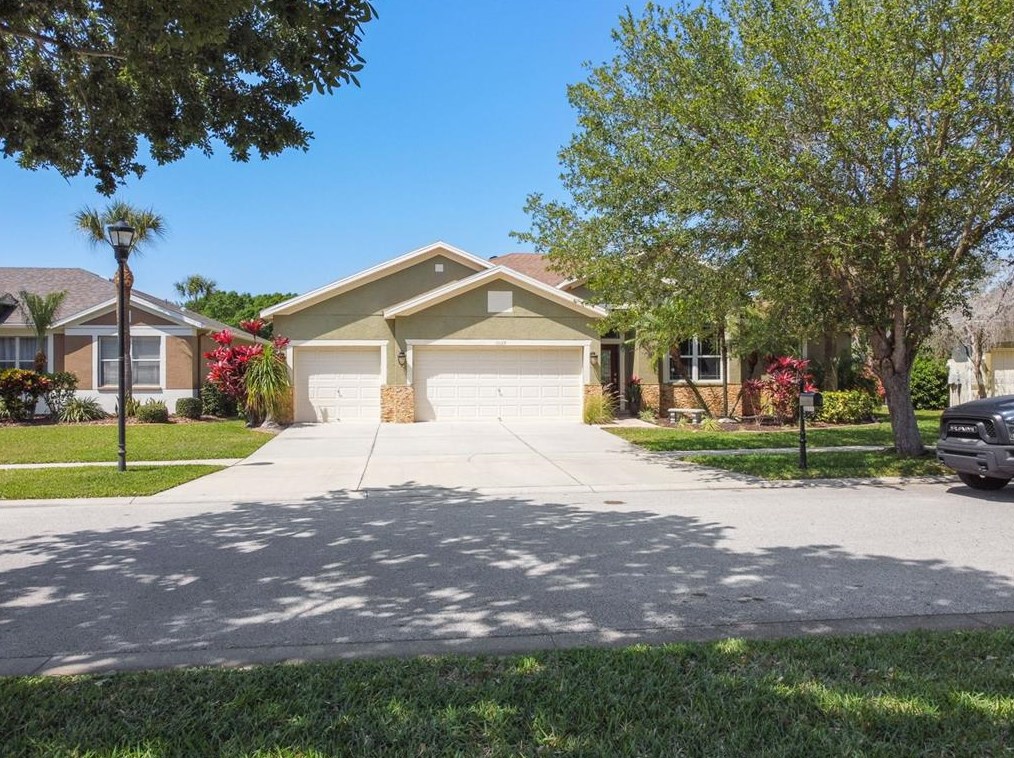 11028 Stone Branch Dr, Riverview FL  33569-2029 exterior