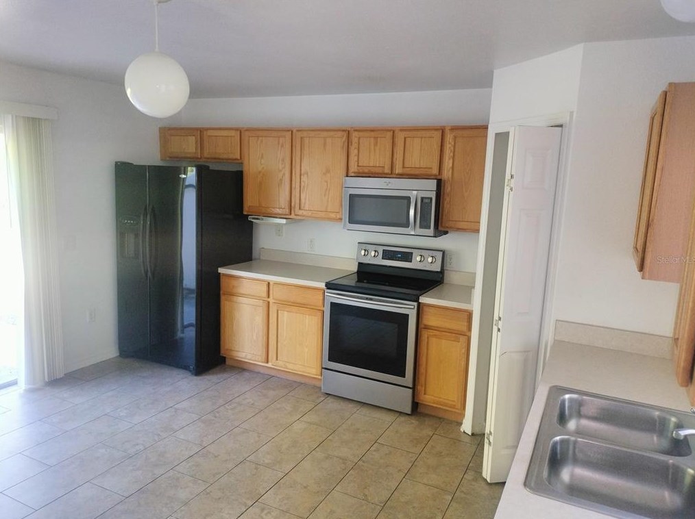 1465 Country Chase Dr, Lakeland, FL 33810-2368
