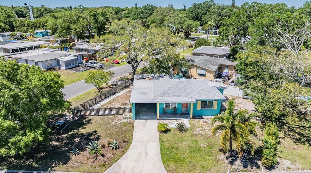 6647 Hibiscus Ave, Saint Petersburg FL  33707-2909 exterior