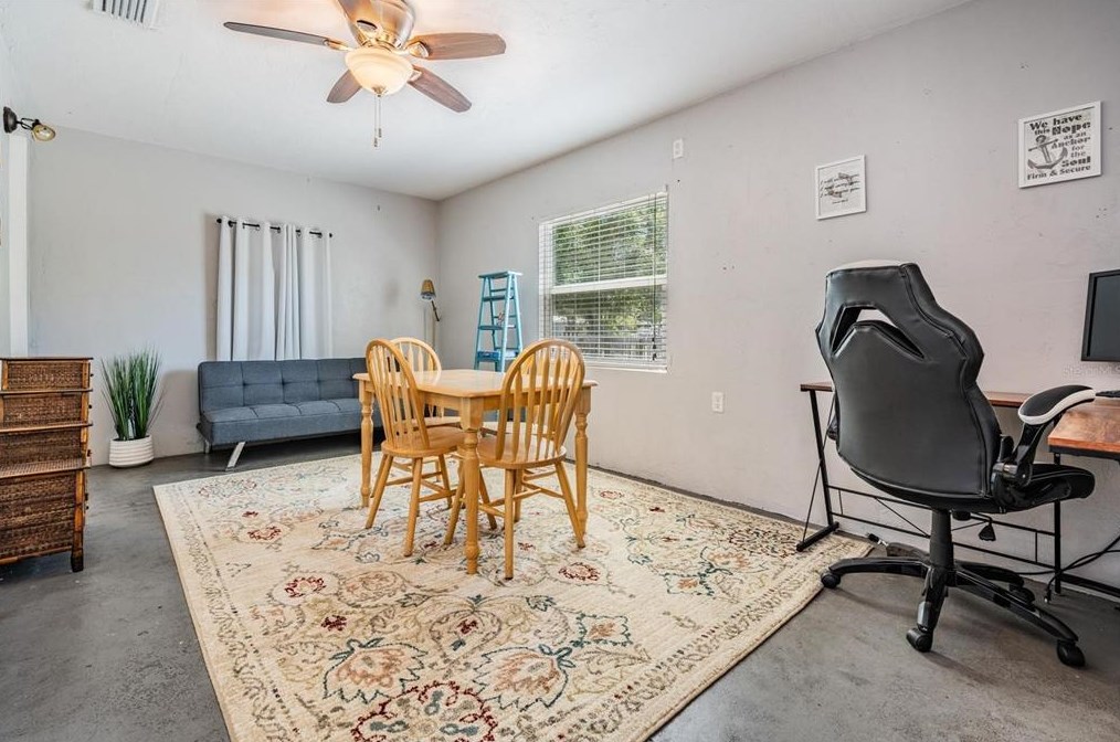 6647 Hibiscus Ave, Saint Petersburg FL  33707-2909 exterior