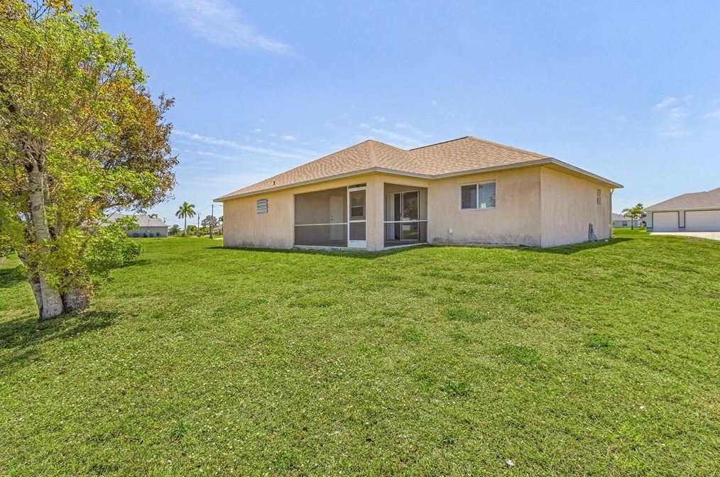 213 6 St, Cape Coral FL  33909-0019 exterior