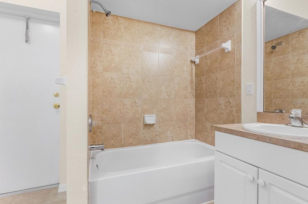 213 6 St, Cape Coral FL  33909-0019 exterior