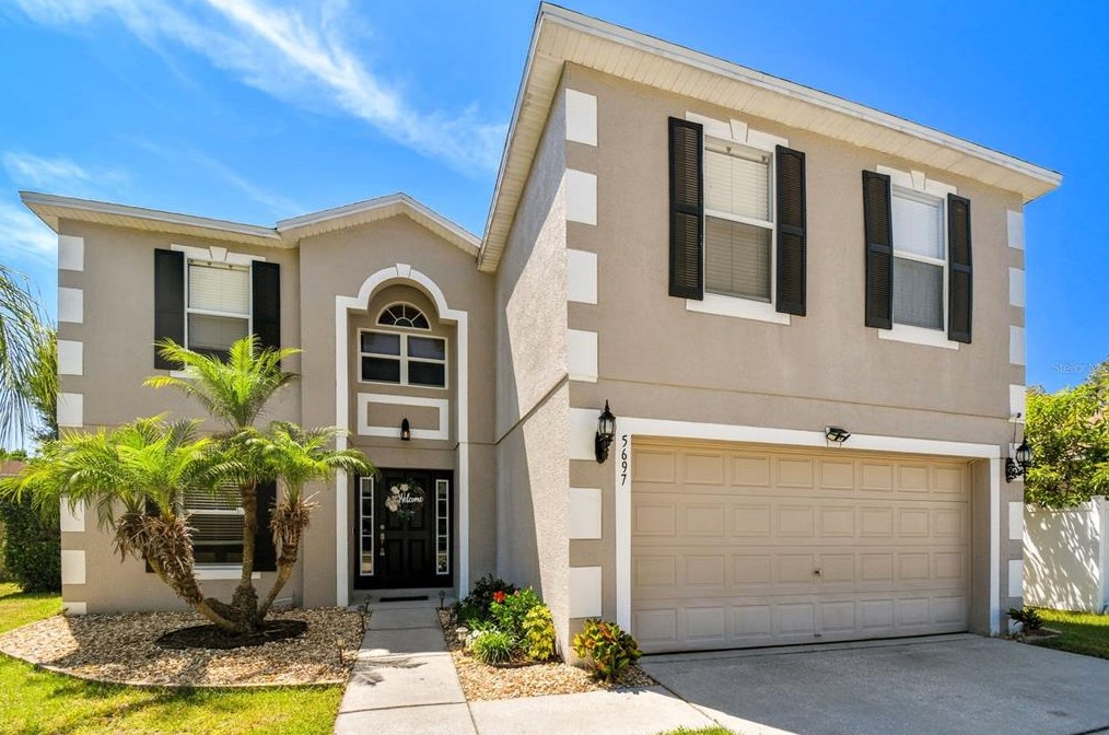 5697 Oakwood Knoll Dr, Lakeland, FL 33811