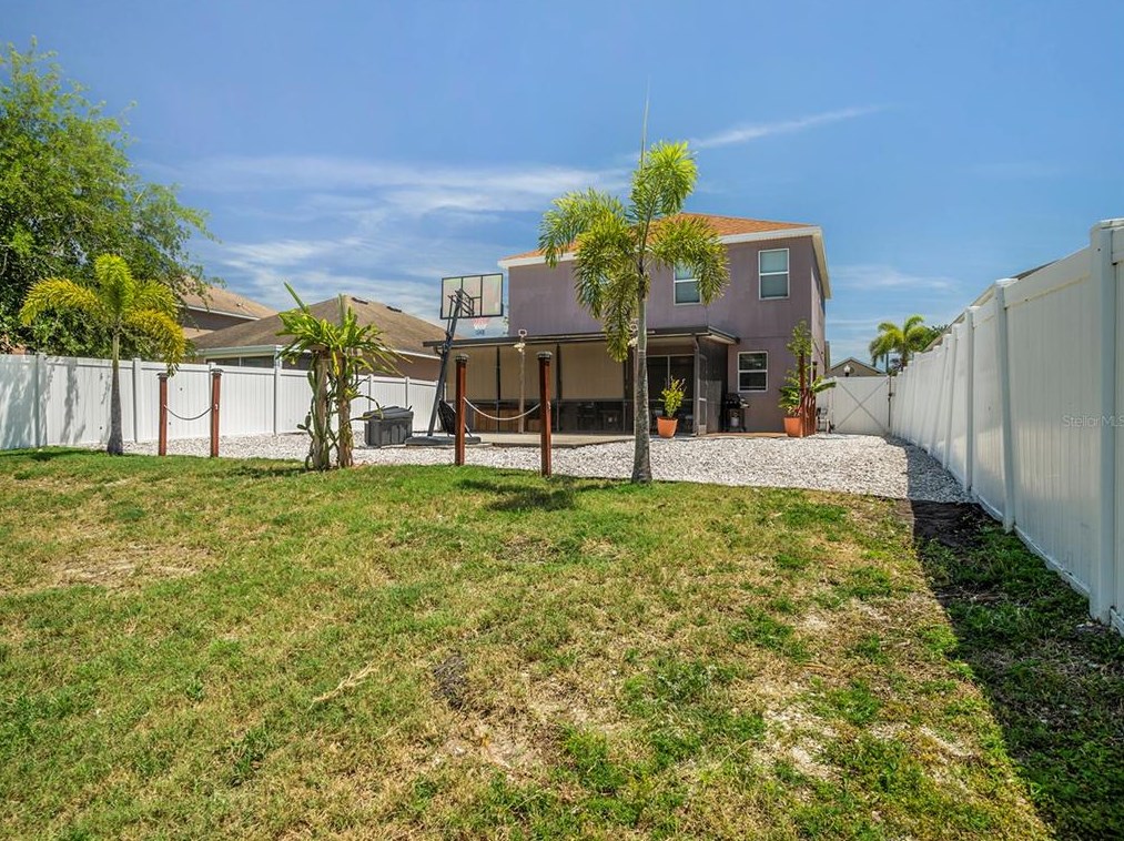 904 Fern Leaf Dr, Ruskin FL  33570-2008 exterior