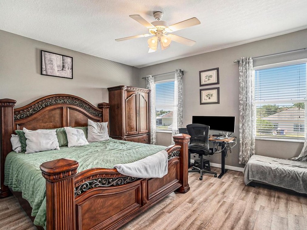 904 Fern Leaf Dr, Ruskin FL  33570-2008 exterior