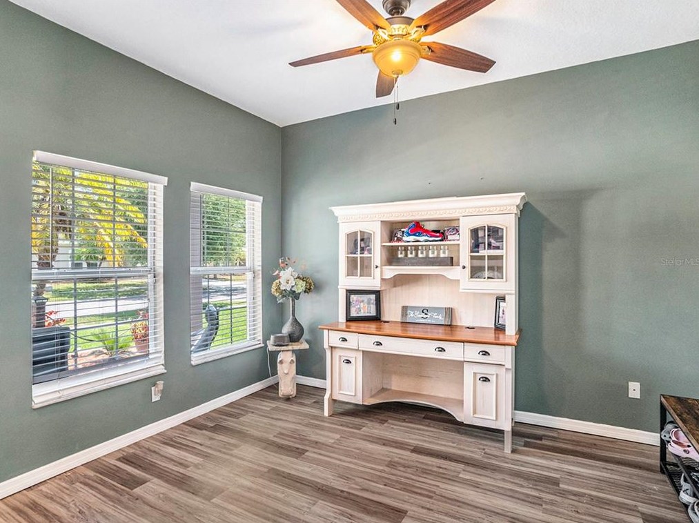 904 Fern Leaf Dr, Ruskin FL  33570-2008 exterior