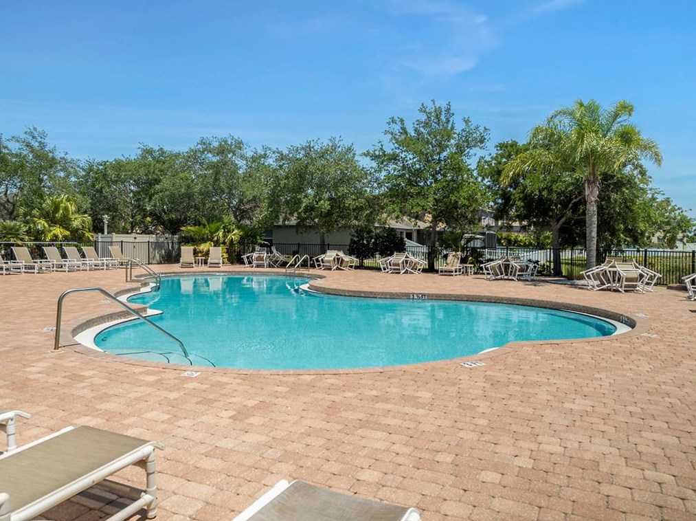 904 Fern Leaf Dr, Ruskin FL  33570-2008 exterior