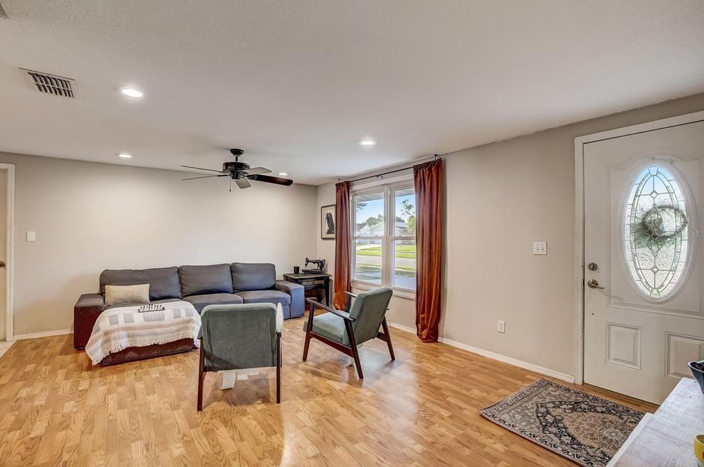 515 Red Mangrove Ln, Ruskin FL  33572-2549 exterior