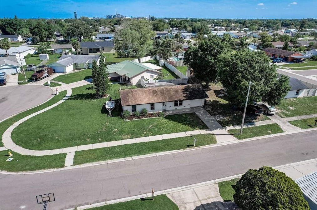 515 Red Mangrove Ln, Ruskin FL  33572-2549 exterior