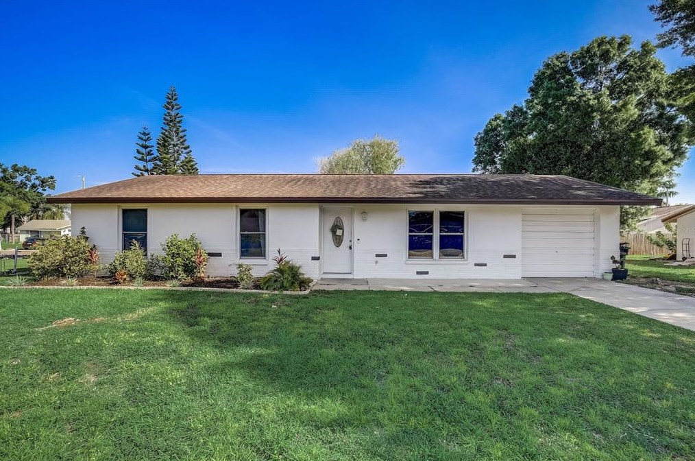 515 Red Mangrove Ln, Ruskin FL  33572-2549 exterior