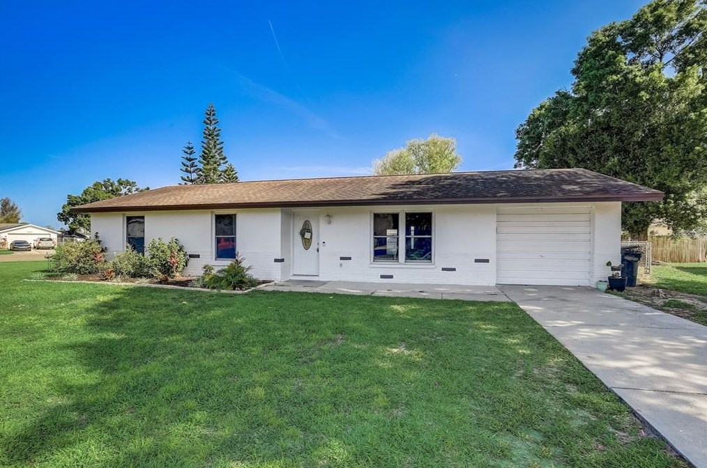 515 Red Mangrove Ln, Ruskin FL  33572-2549 exterior