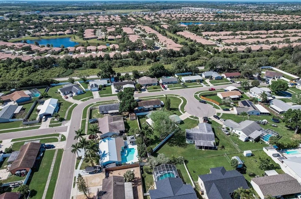 515 Red Mangrove Ln, Ruskin FL  33572-2549 exterior