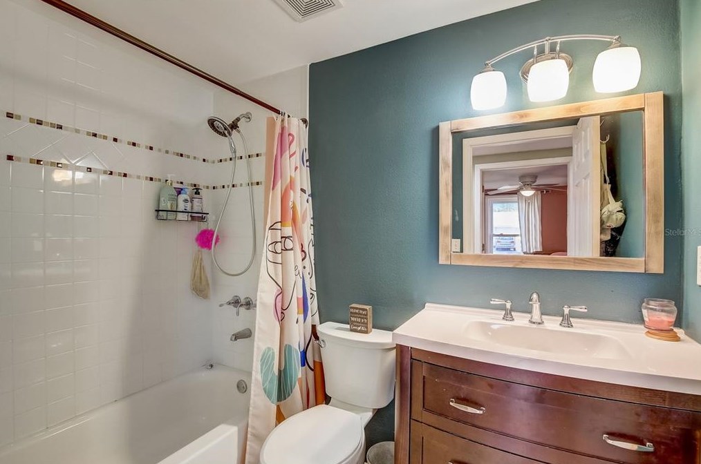 515 Red Mangrove Ln, Ruskin FL  33572-2549 exterior