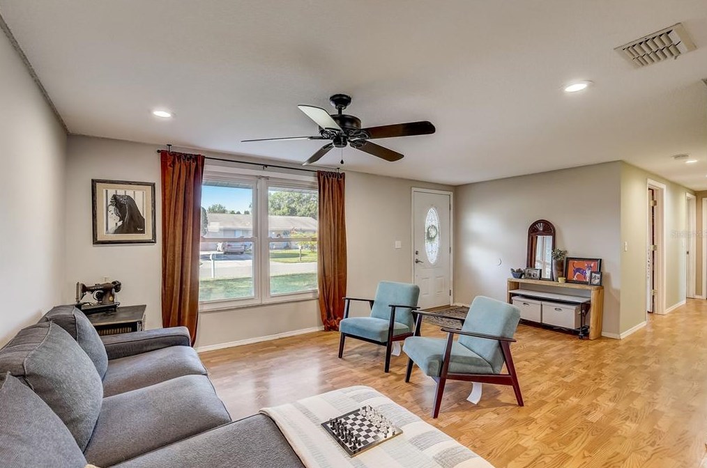 515 Red Mangrove Ln, Ruskin FL  33572-2549 exterior