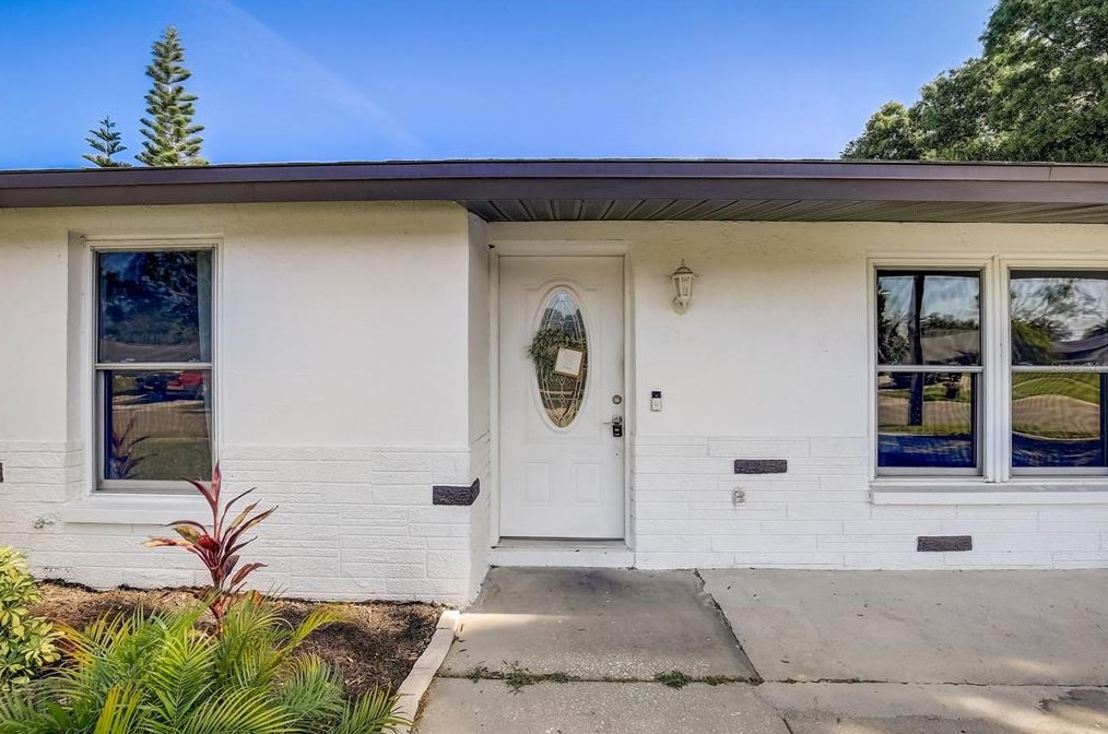 515 Red Mangrove Ln, Ruskin FL  33572-2549 exterior