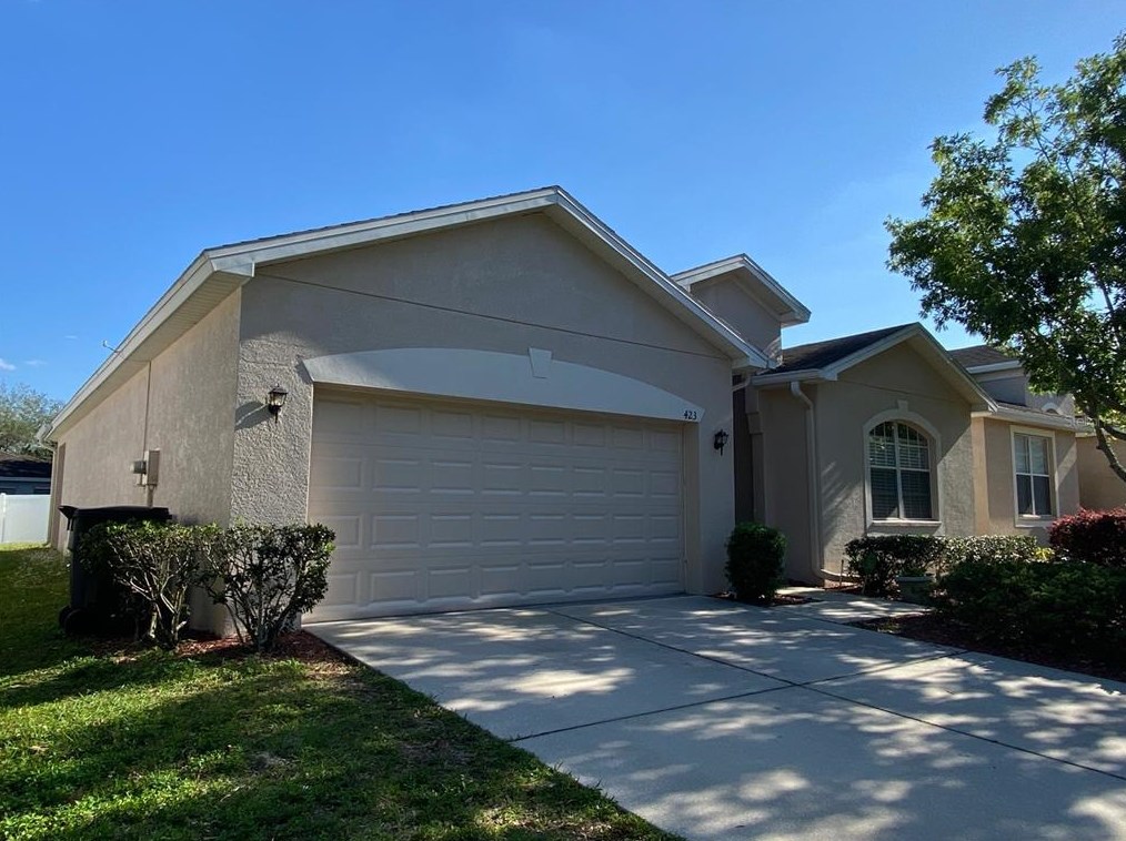 423 Kings Path Dr, Seffner FL  33584-3743 exterior