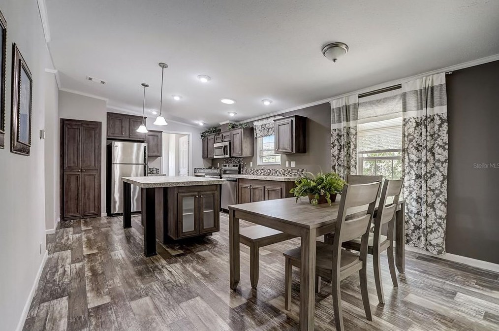 5302 Cougar Trail Ln, Plant City FL  33565-3597 exterior