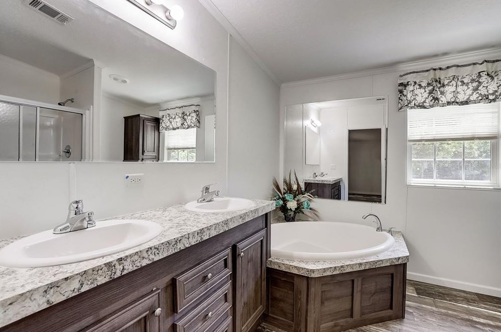 5302 Cougar Trail Ln, Plant City FL  33565-3597 exterior