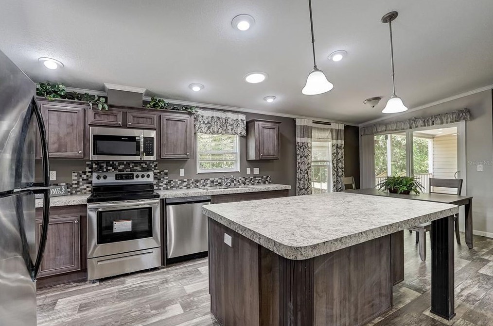 5302 Cougar Trail Ln, Plant City FL  33565-3597 exterior