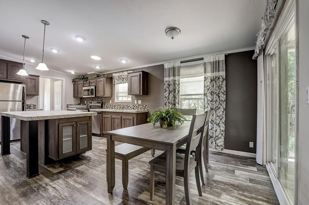 5302 Cougar Trail Ln, Plant City FL  33565-3597 exterior