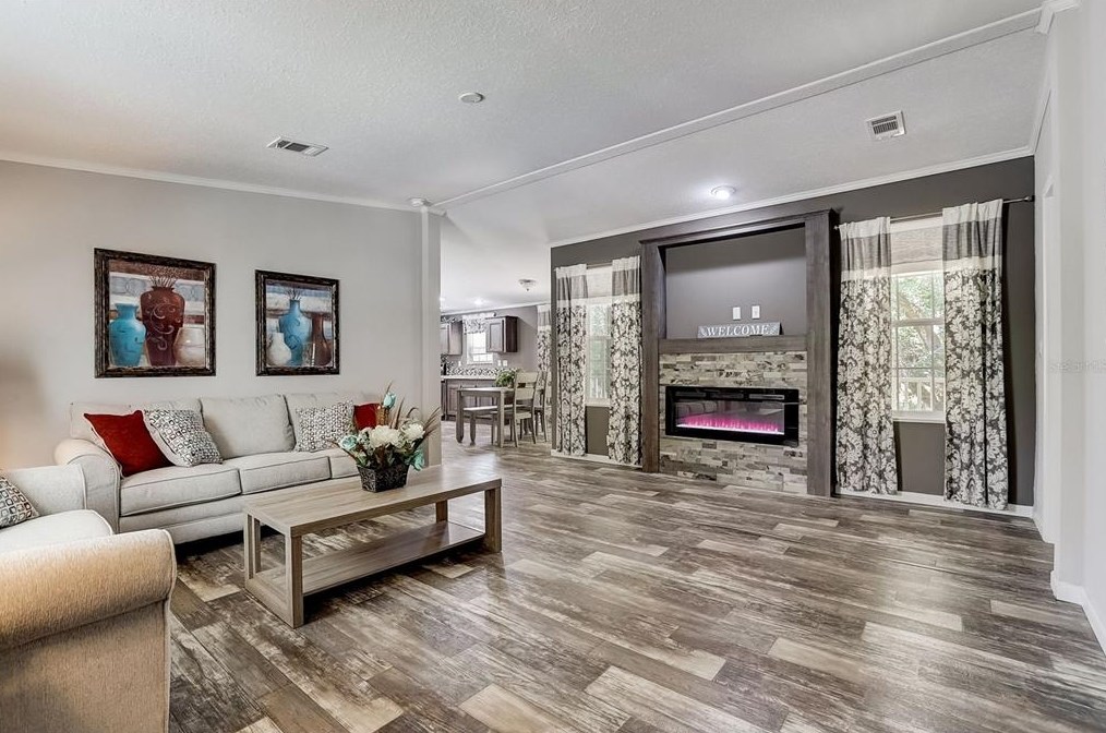 5302 Cougar Trail Ln, Plant City FL  33565-3597 exterior