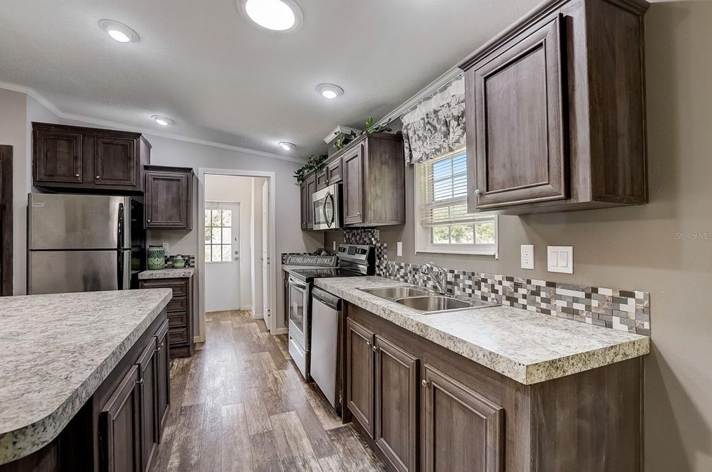 5302 Cougar Trail Ln, Plant City FL  33565-3597 exterior