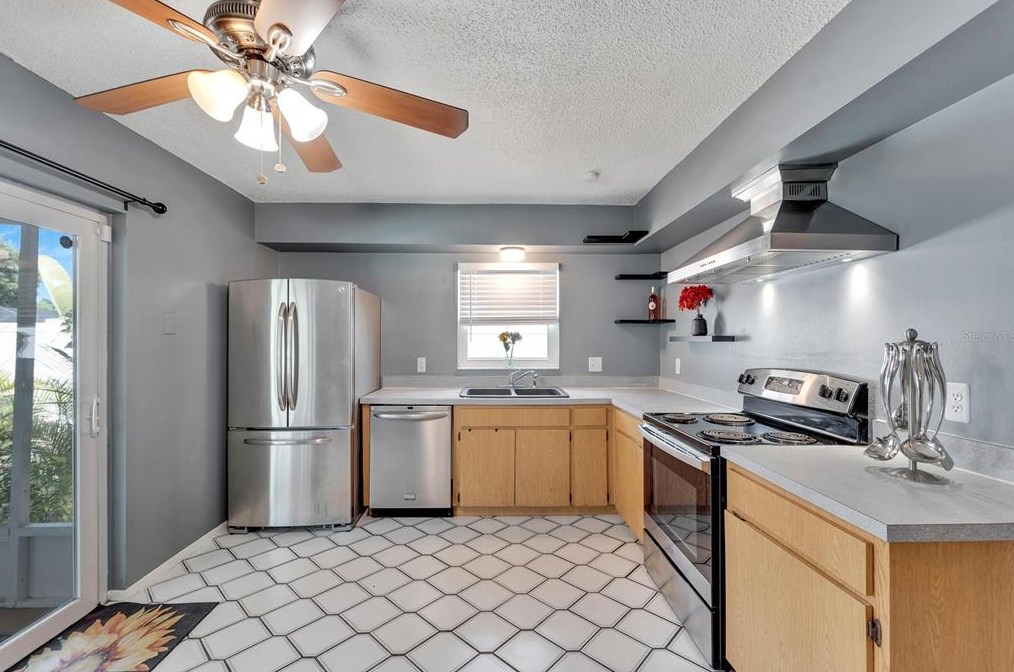 11216 Garfield Ct, Seffner FL  33584-8316 exterior