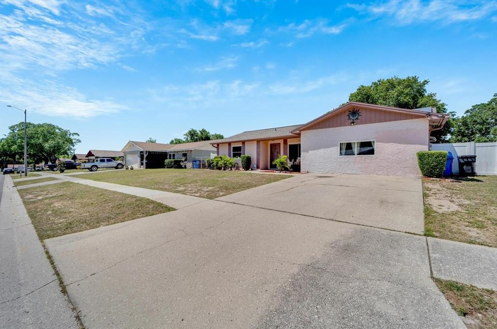 11216 Garfield Ct, Seffner FL  33584-8316 exterior