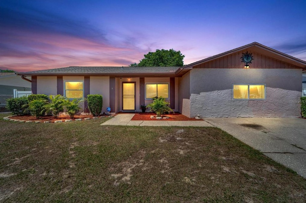 11216 Garfield Ct, Seffner FL  33584-8316 exterior
