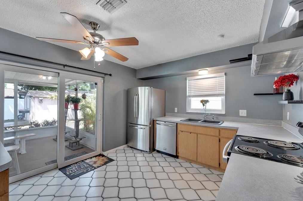 11216 Garfield Ct, Seffner FL  33584-8316 exterior