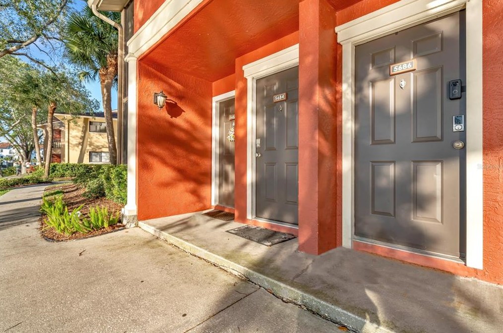 5684 Baywater Dr, Tampa FL  33615-3510 exterior