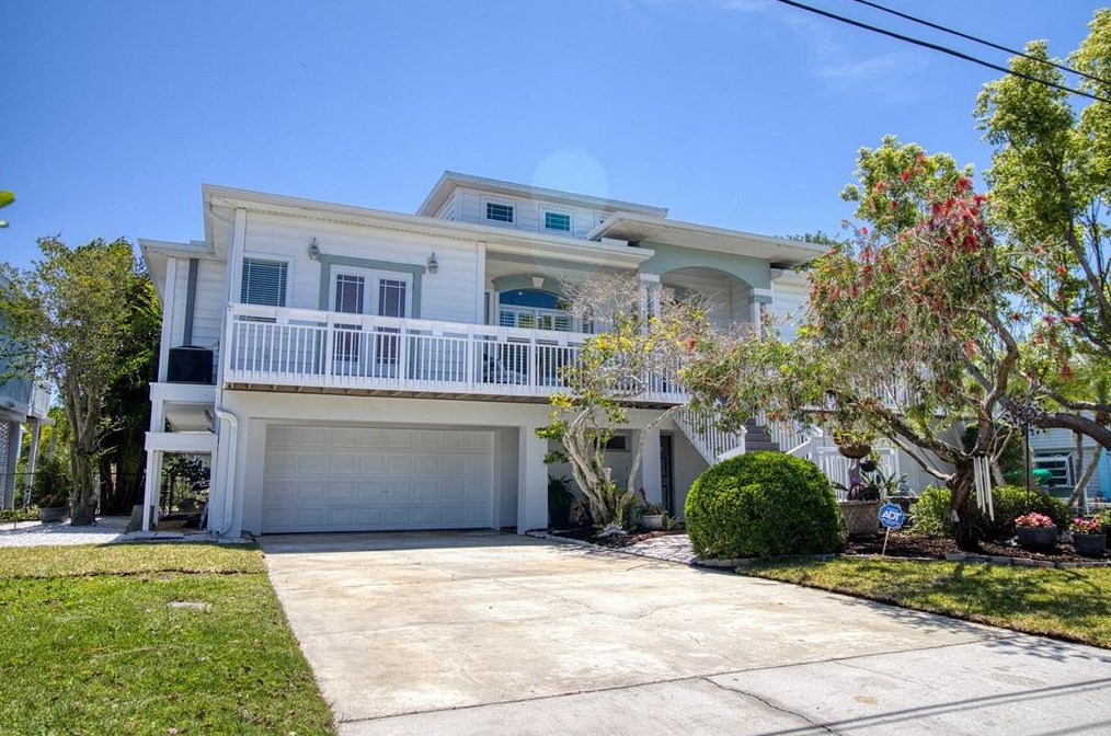 315 Lagoon Dr, Palm Harbor, FL 34683