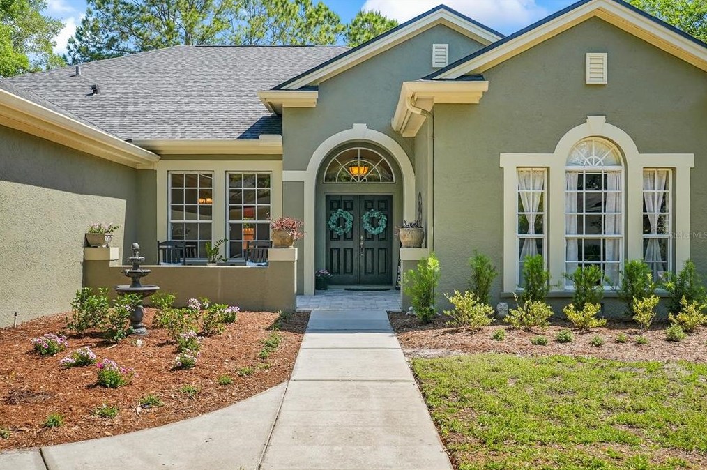 5525 Garden Arbor Dr, Lutz, FL 33558-9241