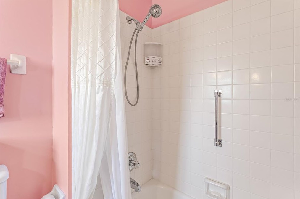 611 Ojai Ave, Ruskin FL  33573-5144 exterior