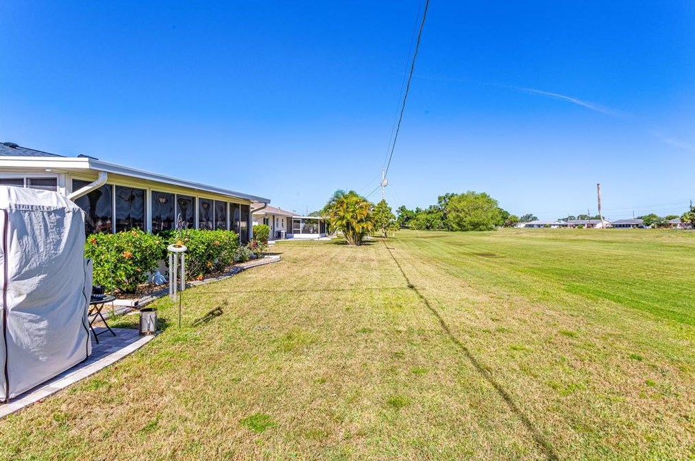 611 Ojai Ave, Ruskin FL  33573-5144 exterior