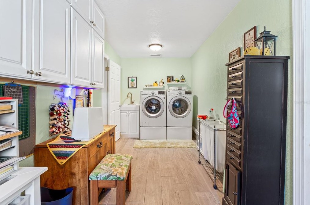 611 Ojai Ave, Ruskin FL  33573-5144 exterior