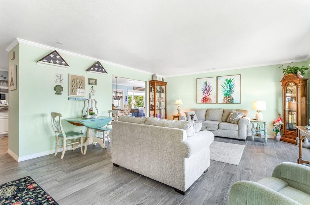 611 Ojai Ave, Ruskin FL  33573-5144 exterior