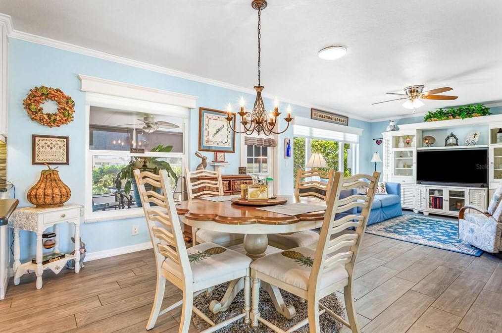 611 Ojai Ave, Ruskin FL  33573-5144 exterior