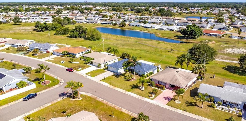 611 Ojai Ave, Ruskin FL  33573-5144 exterior