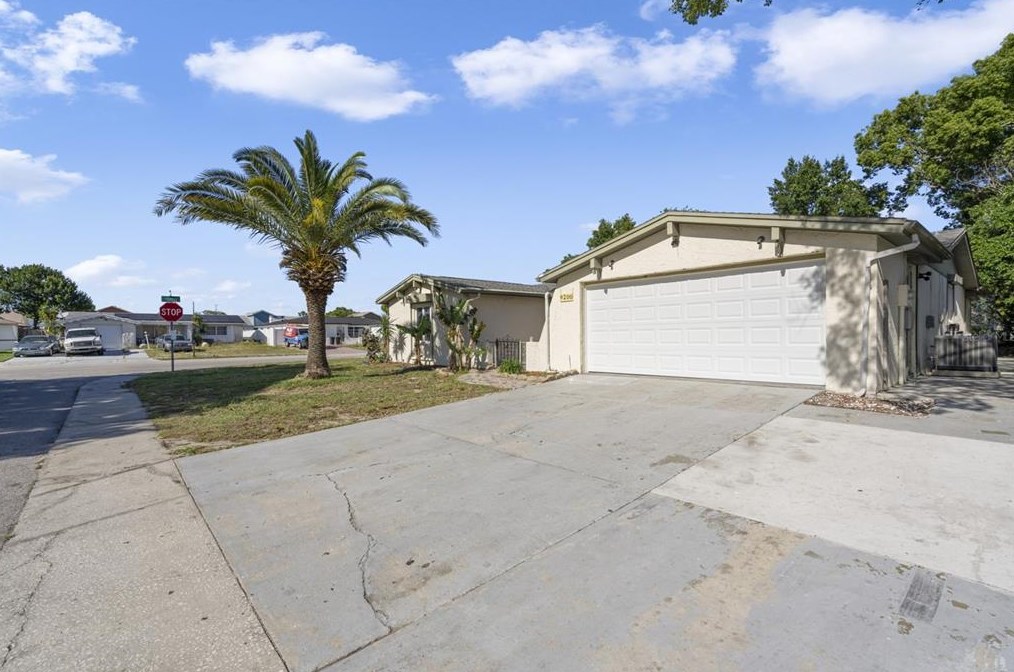 9200 Lunar Ln, Port Richey, FL 34668-8105
