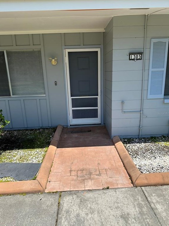 1305 Burbank Ct, Ruskin, FL 33573
