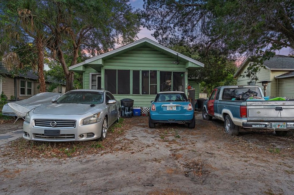 944 11th Ave, Saint Petersburg, FL 33705-2207