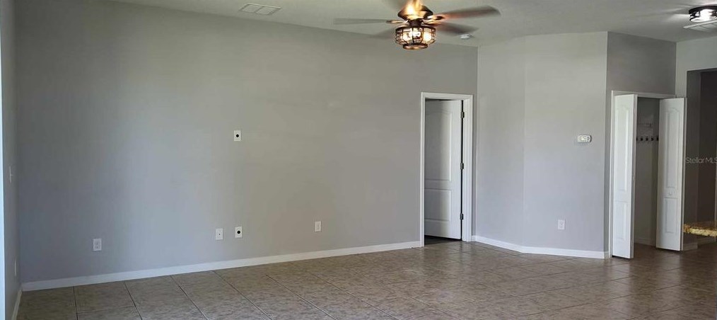 560 Vista Ridge Dr, Ruskin, FL 33570