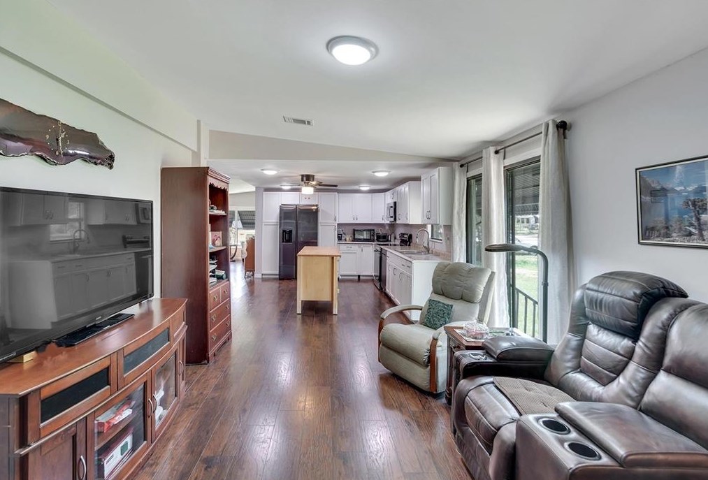 1013 Lianne Pl, Seffner FL  33584-3666 exterior