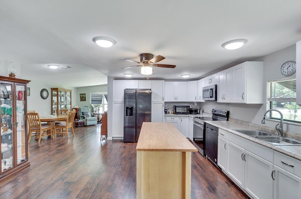 1013 Lianne Pl, Seffner FL  33584-3666 exterior
