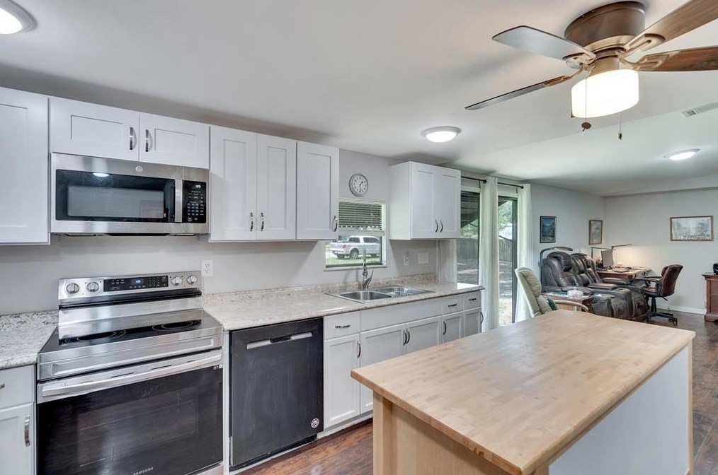 1013 Lianne Pl, Seffner FL  33584-3666 exterior