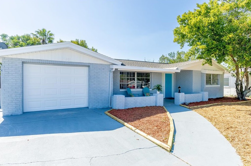10805 Leeds Rd, Port Richey, FL 34668-2672